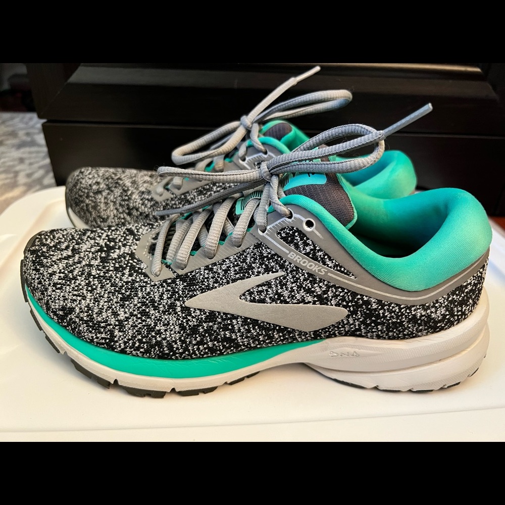 Brooks Launch 5 Sneakers Size 7